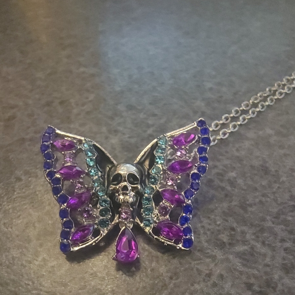 Exquisite Ladies Butterfly Skull Rhinestone Necklace - Picture 7 of 7